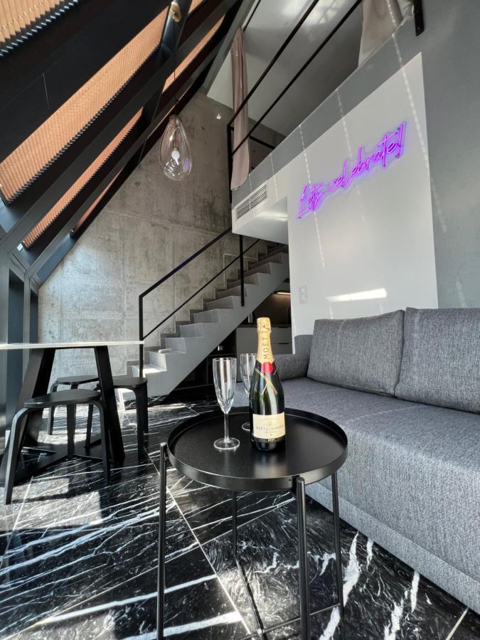 Neon Apartments Σόποτ Εξωτερικό φωτογραφία