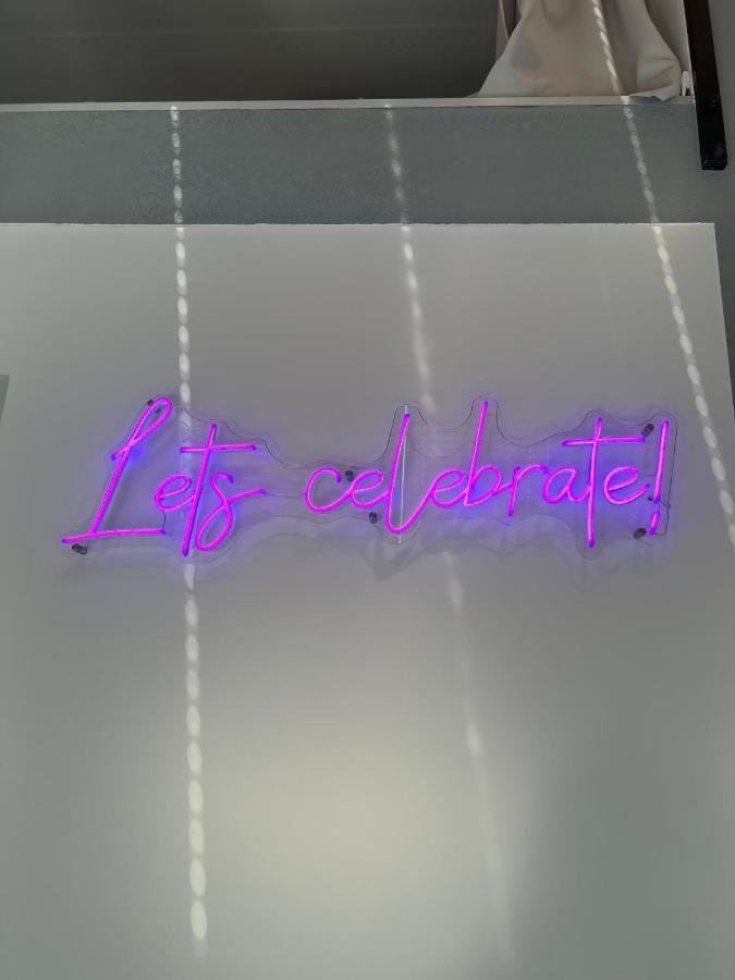 Neon Apartments Σόποτ Εξωτερικό φωτογραφία